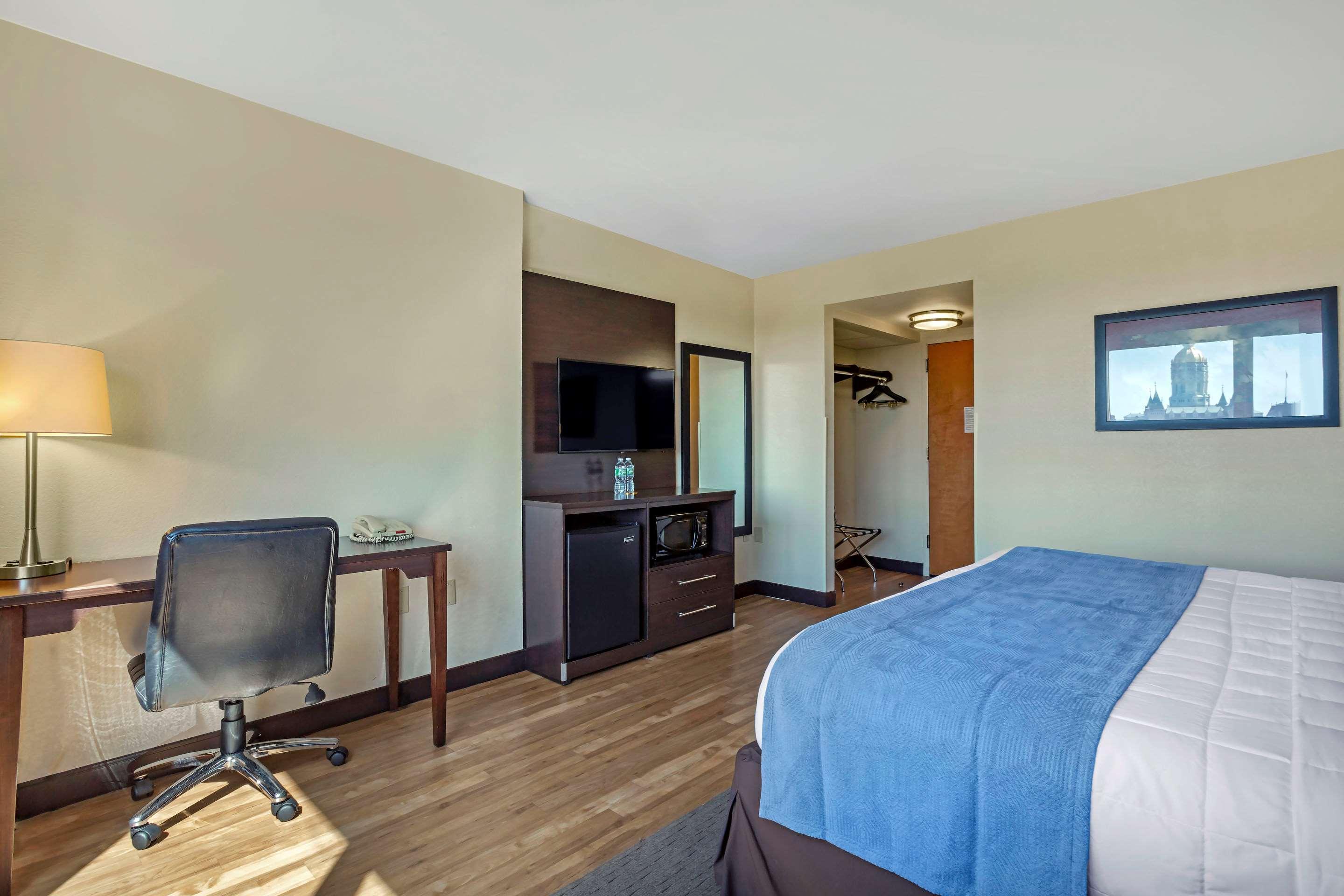 The Capitol Hotel Hartford Bagian luar foto