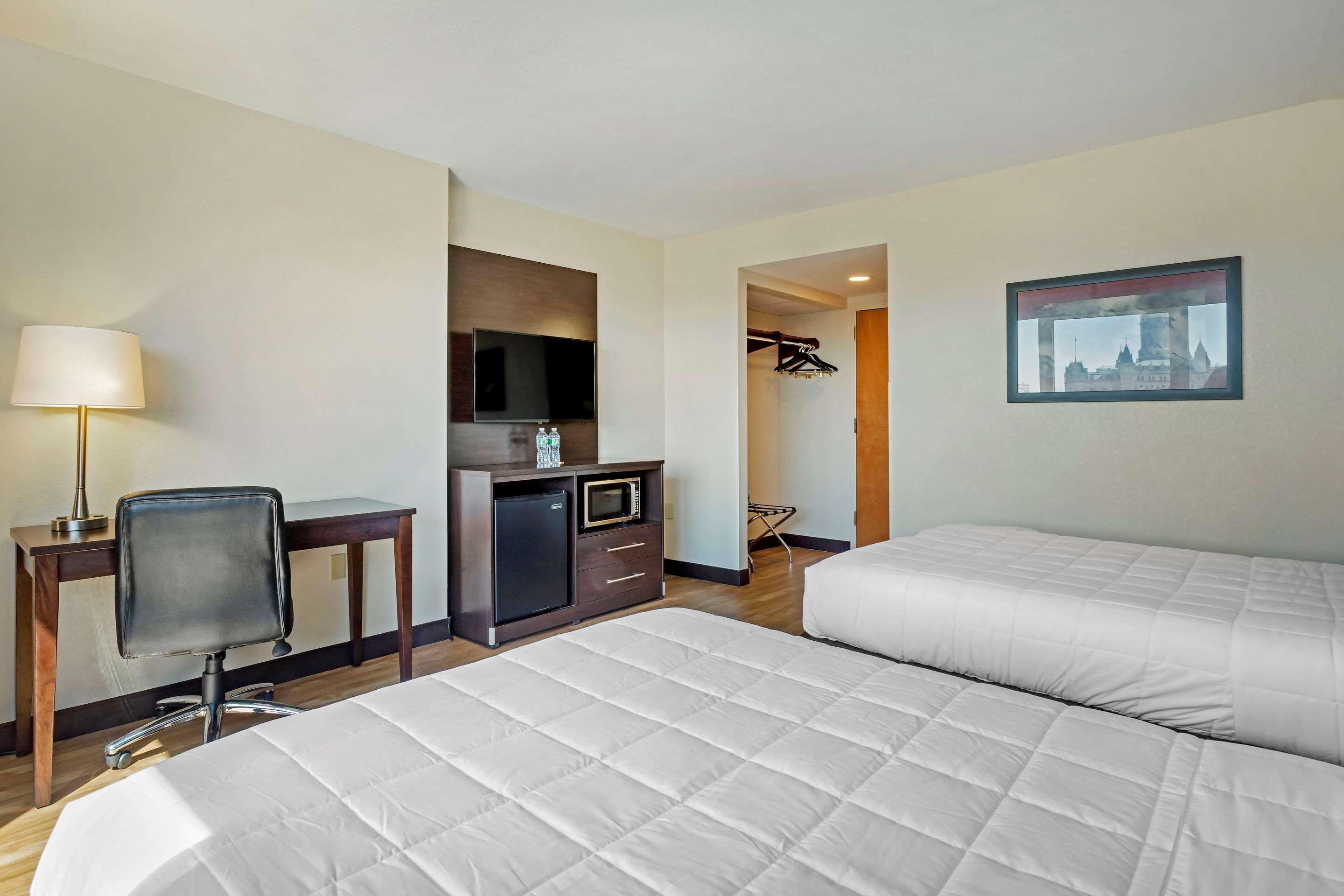 The Capitol Hotel Hartford Bagian luar foto