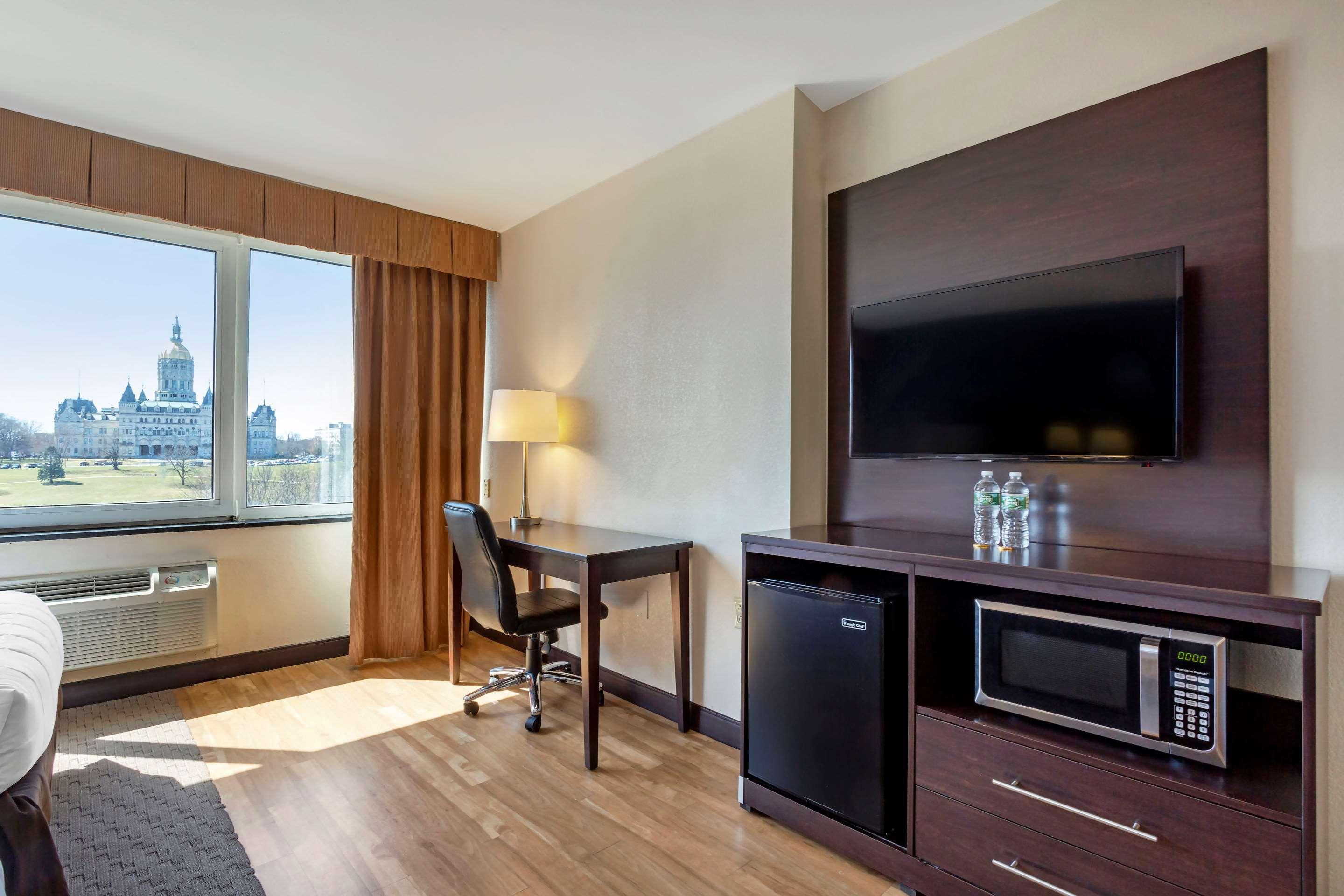 The Capitol Hotel Hartford Bagian luar foto