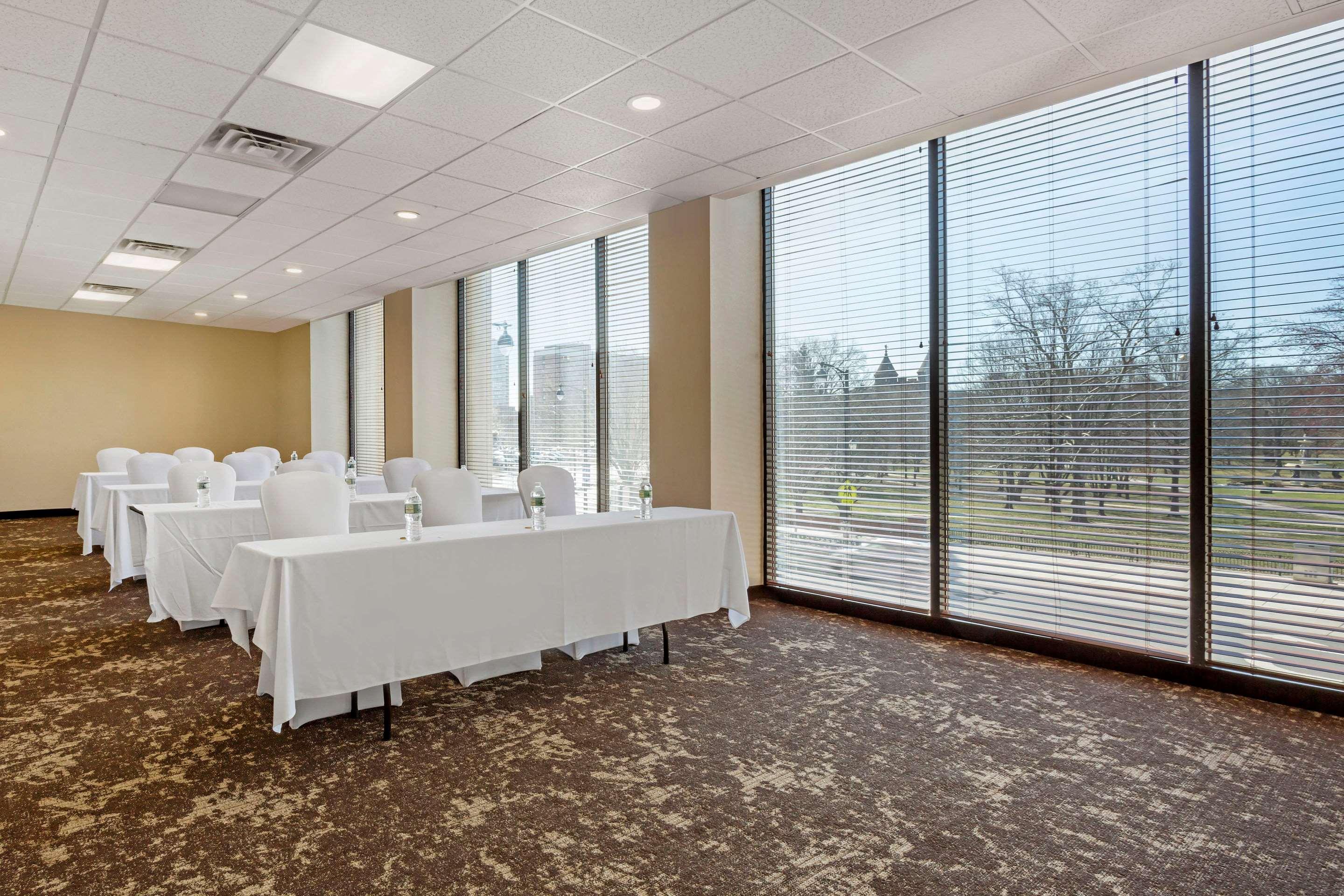 The Capitol Hotel Hartford Bagian luar foto