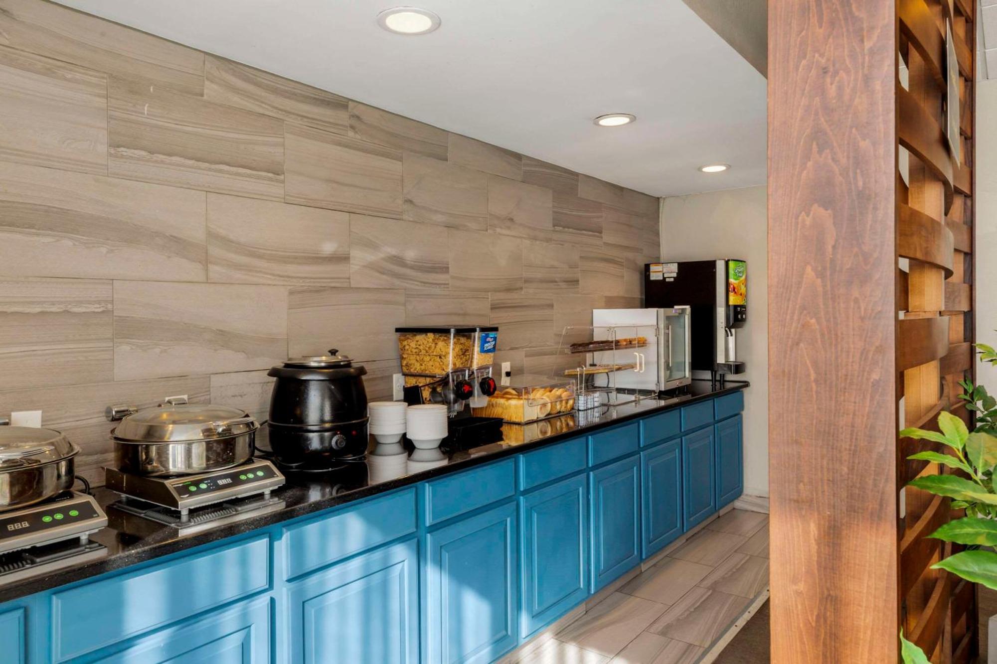 The Capitol Hotel Hartford Bagian luar foto
